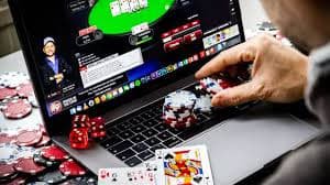Tim Mobile Legends profesional di panggung turnamen internasional